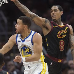 Curry termina la rivalidad con un partidazo en Cleveland: ¡42+9+7!