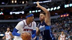 DALLAS, TX - JANUARY 25: Carmelo Anthony #7 of the New York Knicks drives to the basket against Justin Anderson #1 of the Dallas Mavericks in the first half at American Airlines Center on January 25, 2017 in Dallas, Texas. NOTE TO USER: User expressly acknowledges and agrees that, by downloading and or using this photograph, User is consenting to the terms and conditions of the Getty Images License Agreement.   Tom Pennington/Getty Images/AFP
 == FOR NEWSPAPERS, INTERNET, TELCOS &amp; TELEVISION USE ONLY ==