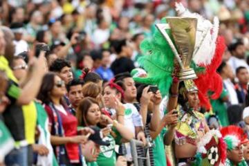 La afición se entregó a la Selección Mexicana.