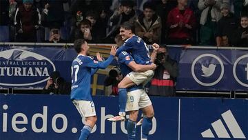 Nacho Vidal celebra un gol con el Oviedo.