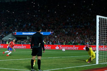 La pelota del penal de Alexis en la final de Copa América que terminó en manos de Wilmar Roldán: vuelve a Chile