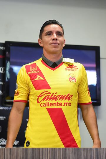 Efraín Velarde (defensa) Llega un defensor con mucha experiencia en la Liga MX y buscará darle solidez defensiva a la banda