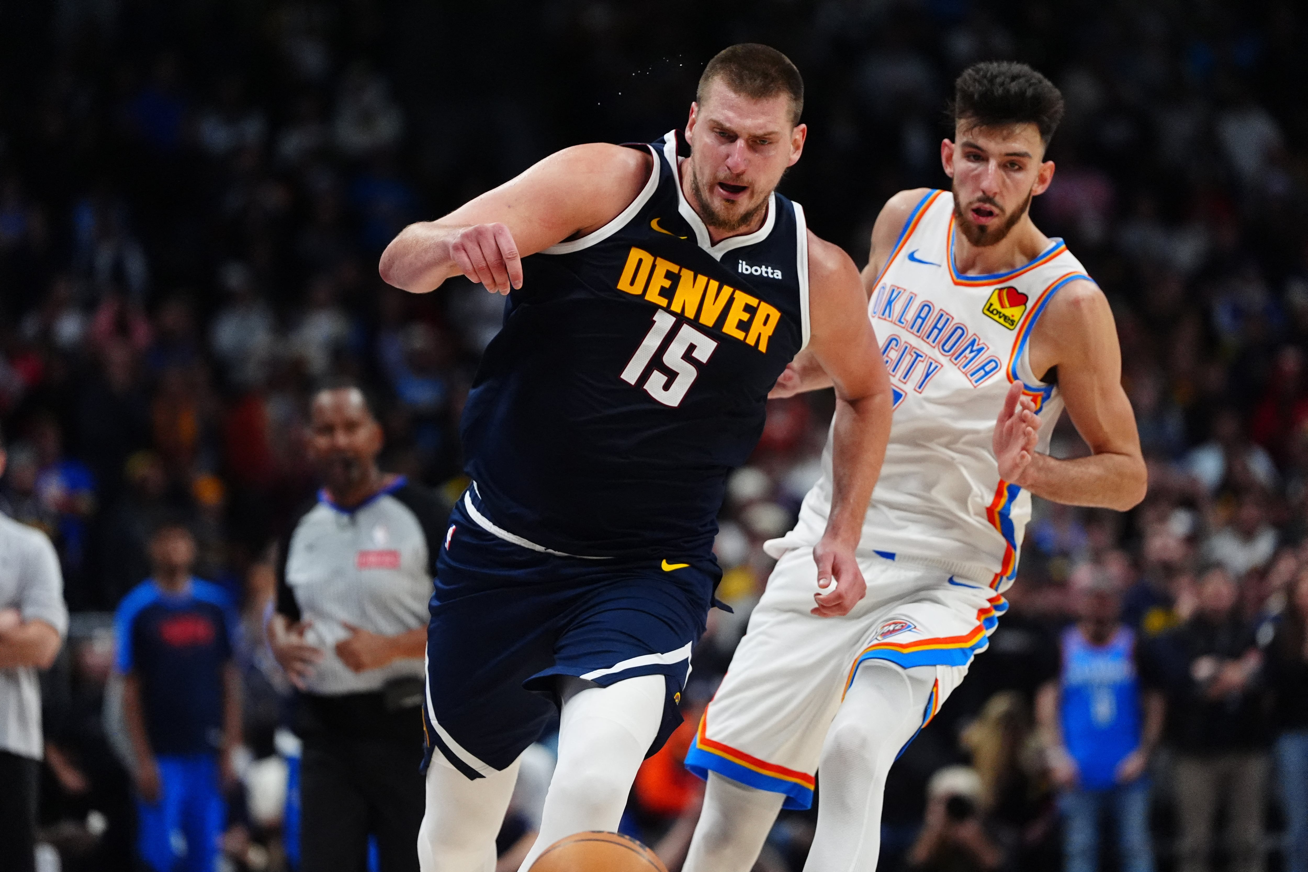 Jokic sienta cátedra para quitarle el invicto a los Thunder