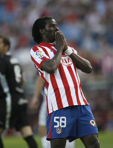 Defendió la camiseta del Atlético de Madrid durante la temporada 2009-10. Jugó en el Osasuna la temporada 2011-12.