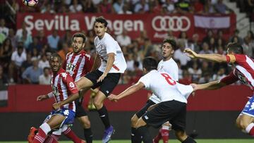 El jugador del Sevilla Atlético, Alex Muñoz, durante un partido.