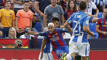 Neymar se queja de una entrada de un jugador del Leganés.