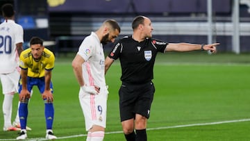 21/04/21  PARTIDO PRIMERA DIVISION 
 CADIZ - REAL MADRID 
 PRIMER GOL BENZEMA PENALTI 0-1 REVISION VAR
 ARBITRO MATEU LAHOZ 