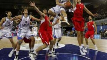 <b>ENORME DESPLIEGUE FÍSICO. </b>Sergio Llull voló varias veces bajo el aro del Olympiacos para romper la defensa y asistir a algún compañero.