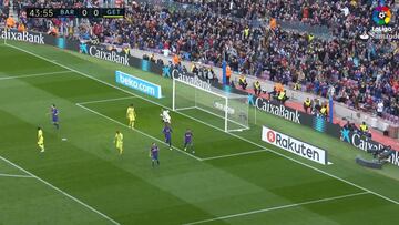 La furia de Suárez con el juez de línea por anularle un gol