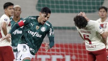 SAO PAULO, BRAZIL - MAY 27: Gustavo G&oacute;mez of Palmeiras celebrates after scoring the third goal of his team during a group A match of Copa CONMEBOL Libertadores 2021 between Palmeiras and Universitario at Allianz Parque on May 27, 2021 in Sao Paulo,