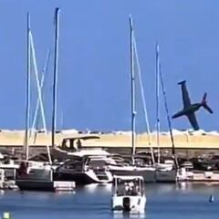 Un avión de acrobacias se estrella contra el mar en Francia