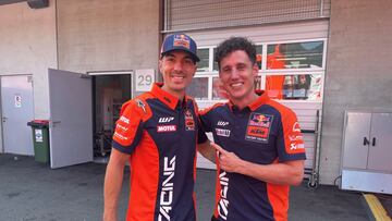 Maverick y Pol en el paddock del Red Bull Ring.