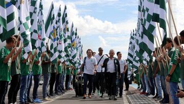 La expedici&oacute;n de Atl&eacute;tico Nacional es recibida con todos los honores en su llegada a Chapec&oacute;.