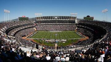 Hace unos días se reveló de manera extraoficial que los Raiders seguirían jugando en el Oakland-Alameda County Coliseum y este lunes se confirmó.