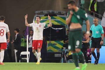 AL RAYYAN, QATAR - NOVEMBER 26: Players of Poland celebrate a goal of Robert Lewandowski (9) during the FIFA World Cup Qatar 2022 Group C match between Poland and Saudi Arabia at Education City Stadium in Al Rayyan, Qatar on November 26, 2022. (Photo by Serhat Cagdas/Anadolu Agency via Getty Images)