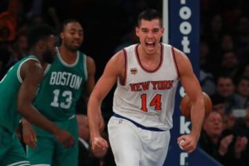 Willy Hernangomez (New York Knicks | España): el exjugador del Real Madrid dio un salto sin red a la NBA a una franquicia brillante y enorme, pero en horas bajas. El paso de los partidos han asentado su papel y, no es descabellado pensar, que acabará siendo titular indiscutible. Buenos movimientos en el poste.