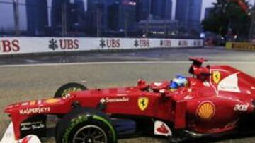 <b>NO SE DISTANCIAN. </b>Los rivales aprietan, pero ni Alonso ni Ferrari se relajan. El título está en juego.