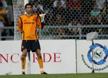 El portero del Espanyol, Diego López, pasó por las categorías inferiores del Real Madrid. En 2000 jugó en el Real Madrid C, se fue cedido al Alcorcón y regresó para integrar la plantilla del Madrid B en 2003. En 2005 dio el salto al primer equipo hasta 2007, que se marchó al Villarreal. En el equipo amarillo despuntó y llegó a la Selección de la mano de Del Bosque: debutó el 12 de agosto de 2009 en un amistoso ante Macedonia (2-3), sustituyendo a Reina en el 65'. Después de pasar por el Sevilla, regresaría al Madrid de la mano de Mourinho. Estuvo un año en el equipo blanco para después marcharse al Milán.

