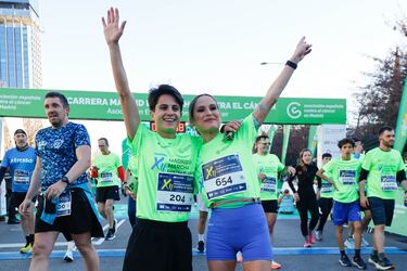 Verdeliss, youtuber e influencer, y María Pérez García, deportista española que compite en atletismo, especialista en la disciplina de marcha, durante la XII Carrera Madrid en marcha Contra el Cáncer a 30 de Marzo de 2025 en Madrid (España).