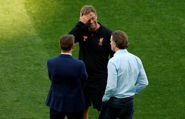 El Liverpool entrena en el Olímpico de Kiev