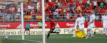 1-0. Carlos Soler marca el primer gol.