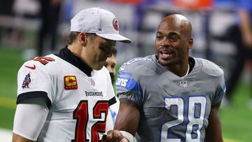 DETROIT, MICHIGAN - DECEMBER 26: Tom Brady #12 of the Tampa Bay Buccaneers speaks with Adrian Peterson #28 of the Detroit Lions following a game at Ford Field on December 26, 2020 in Detroit, Michigan.   Rey Del Rio/Getty Images/AFP
 == FOR NEWSPAPERS, IN