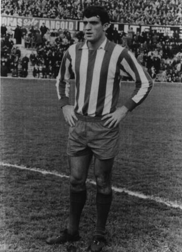 Jugó con el Atlético de Madrid desde 1960 a 1968