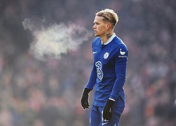 El futbolista de 22 años firma por ocho temporadas y media con el conjunto londinense (Chelsea). El de Krasnograd, de esta forma, se ha convertido en uno de los fichajes más importantes de este mercado invernal. Forjado en las categorías inferiores del Shakhtar Donetsk es una de las mayores promesas de la Premier.