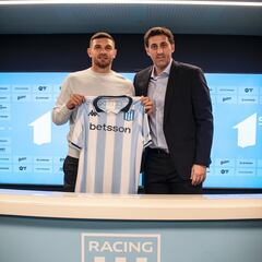 Disparate de Diego Milito: ¡122 millones de cláusula por un delantero de 33 años!