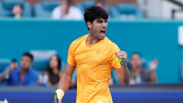 MIAMI (United States), 22/03/2026.- Carlos Alcaraz of Spain reacts during his match against Sebastian Korda of USA during the Men's Singles Third Round match at the 2026 Miami Open tennis tournament at the Hard Rock Stadium in Miami, Florida, USA, 22 March 2026. (Tenis, España) EFE/EPA/CRISTOBAL HERRERA-ULASHKEVICH