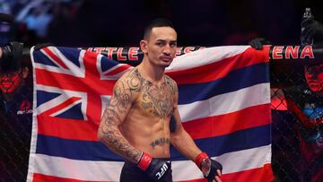 Max Holloway antes de comenzar el combate por el título de peso pluma.