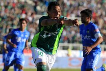 Luna ya convirtió y corre a festejar. Tres puntos para Wanderers que lo mantienen vivo en la lucha por el torneo.