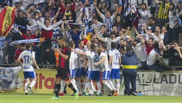 Los jugadores del Zaragoza celebran el gol de Toquero en Reus.