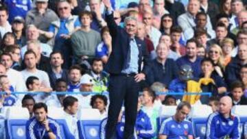 EN EL AIRE. futuro de Mourinho al frente del Chelsea está en el aire tras sus malos resultados en el inicio de la temporada.