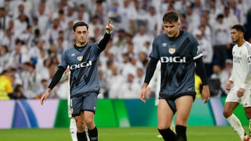 Pedro Díaz celebra su 2-1.