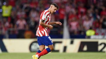 MADRID, SPAIN - AUGUST 21: Nahuel Molina of Atletico Madrid leaves the field after receiving a red card during the LaLiga Santander match between Atletico de Madrid and Villarreal CF at Civitas Metropolitano Stadium on August 21, 2022 in Madrid, Spain. (Photo by Denis Doyle/Getty Images)