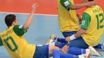 Brasil remontó a Argentina y es el primer semifinalista