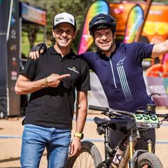 Carlos Checa: de la pasión sobre dos ruedas a los micrófonos