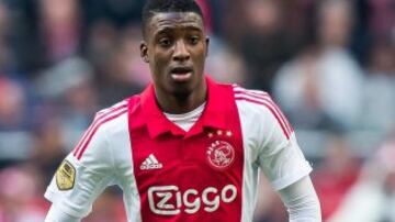 22. Riechedly Bazoer (Holanda). Es de los llamados a ser el recambio de la selección europea. Juega de volante por el Ajax. 