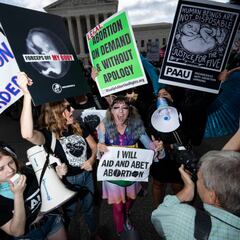 In which states are abortions illegal after US Supreme Court overturned Roe v. Wade?