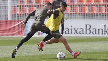 Abde, durante un entrenamiento con el primer equipo del Atl&eacute;tico. 