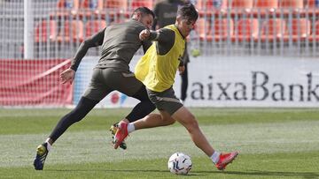 Abde, durante un entrenamiento con el primer equipo del Atl&eacute;tico. 