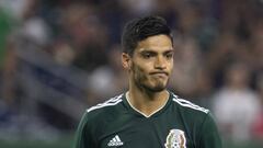 Raúl Jiménez falla su primer penal con Selección Mexicana