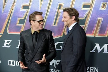 Robert Downey Jr. (Iron Man) y el actor, Bradley Cooper, en la premiere mundial Avengers: Endgame en Los Ángeles, California.