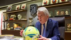 Enrique Cerezo, presidente del Atlético, en una entrevista con AS en el estadio Metropolitano.