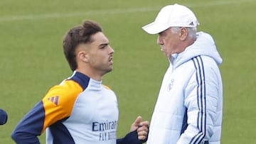 Raúl Asensio y Ancelotti, en un entrenamiento.