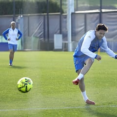 José Ángel: “Veo el vaso medio lleno, esto es muy largo y seguimos ahí”