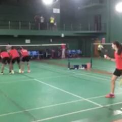 El 'cruel' castigo de Carolina Marín: 'volantazo' al trasero