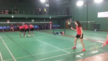 El 'cruel' castigo de Carolina Marín: 'volantazo' al trasero