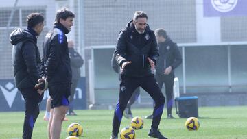 Vicente Moreno durante el entrenamiento de hoy.